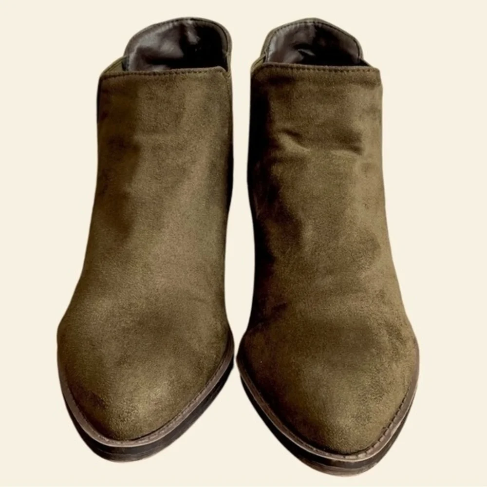 CL By Laundry Brown Velvet Ankle Boots Women’s Size 7 Low Heel Booties